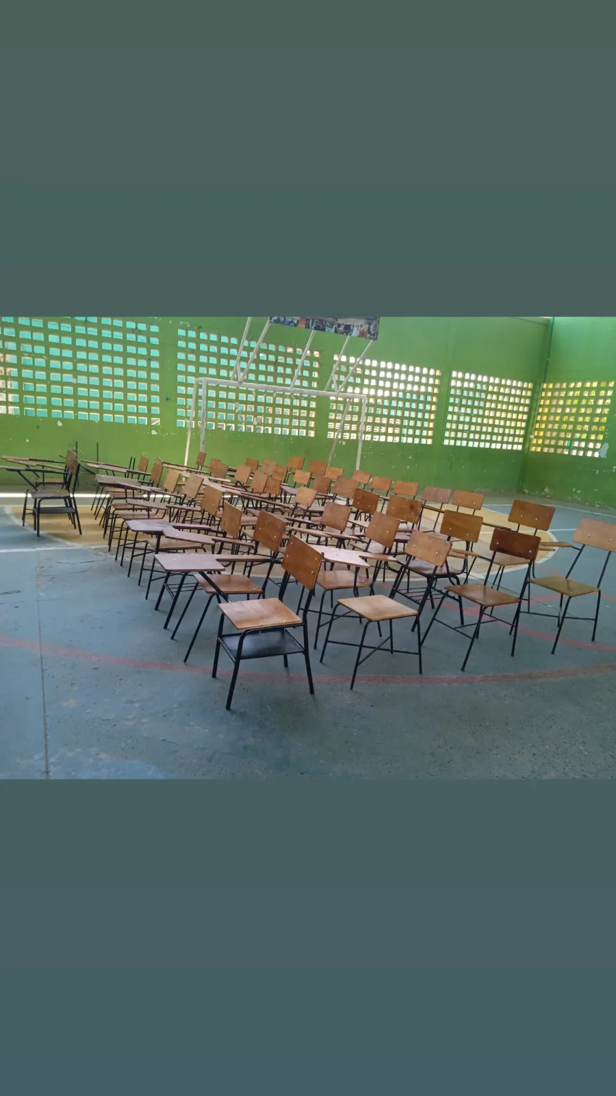 Servicio de mantenimiento de sillas escolares